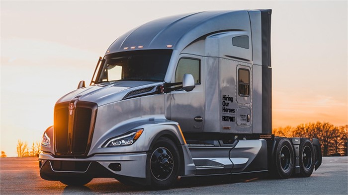 Kenworth Donates T680 Signature Edition Anniversary Truck As 2023 ‘Transition Trucking: Driving For Excellence’ Award